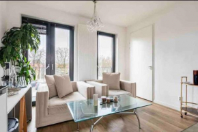 Large and Spacious 4-bedroom Apartment with Balcony and Roofterras